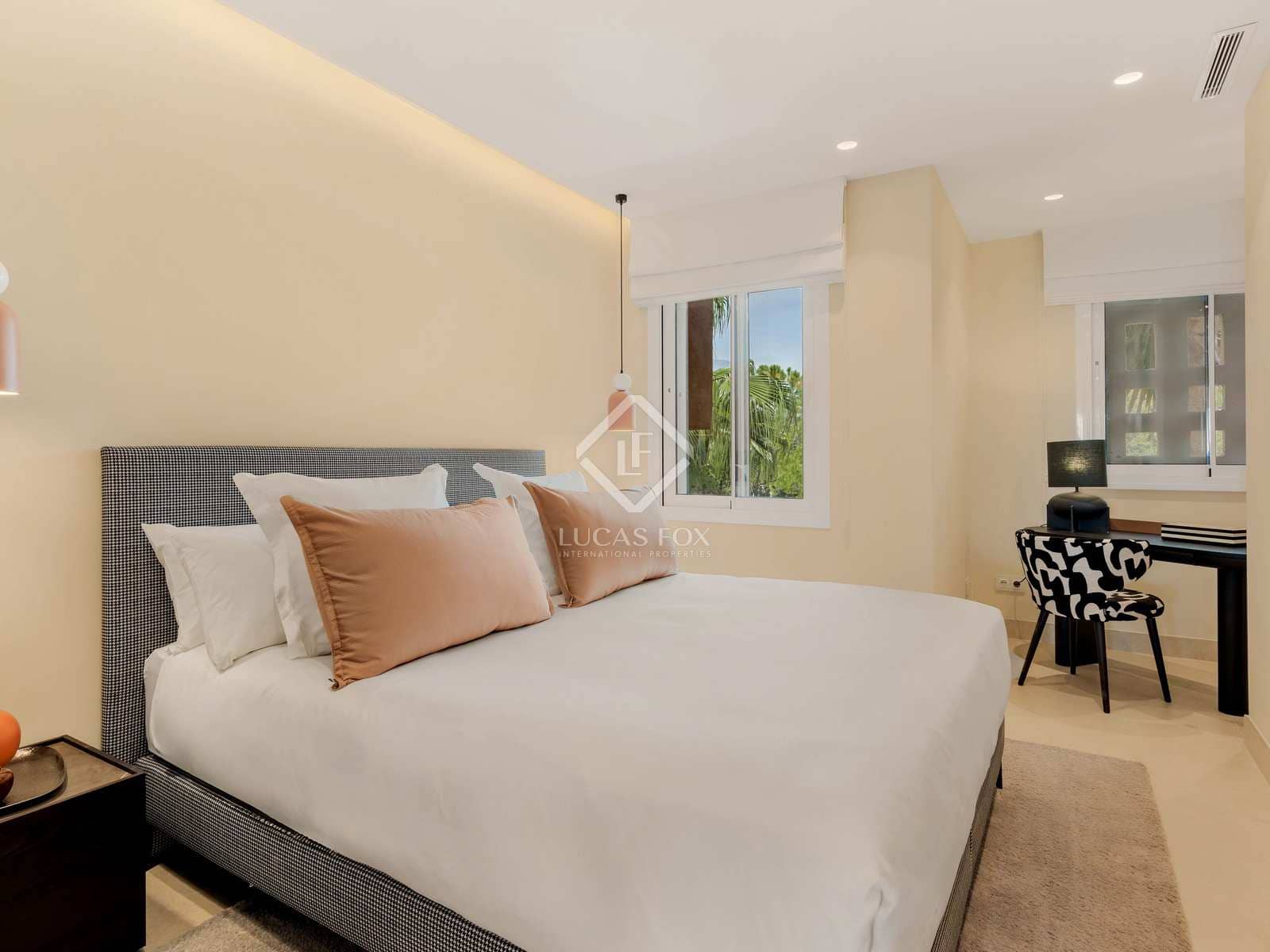 3 slaapkamer Appartement te koop in Estepona met zwembad garage - € 1.750.000 (Ref: 8316942)