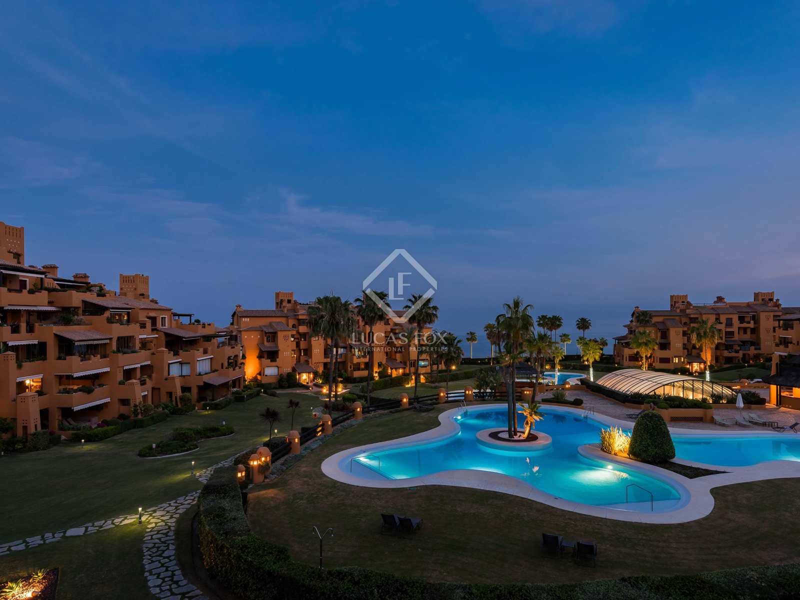 3 slaapkamer Appartement te koop in Estepona met zwembad garage - € 1.750.000 (Ref: 8316942)