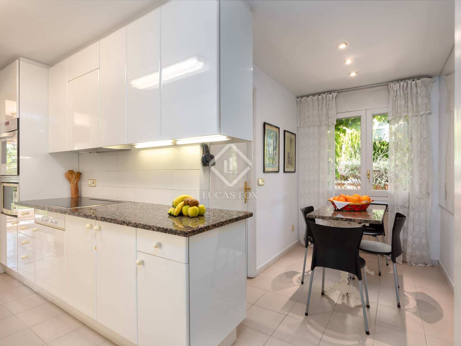 4 soveværelse Villa til salg i Girona by med garage - € 1.130.000 (Ref: 8329191)