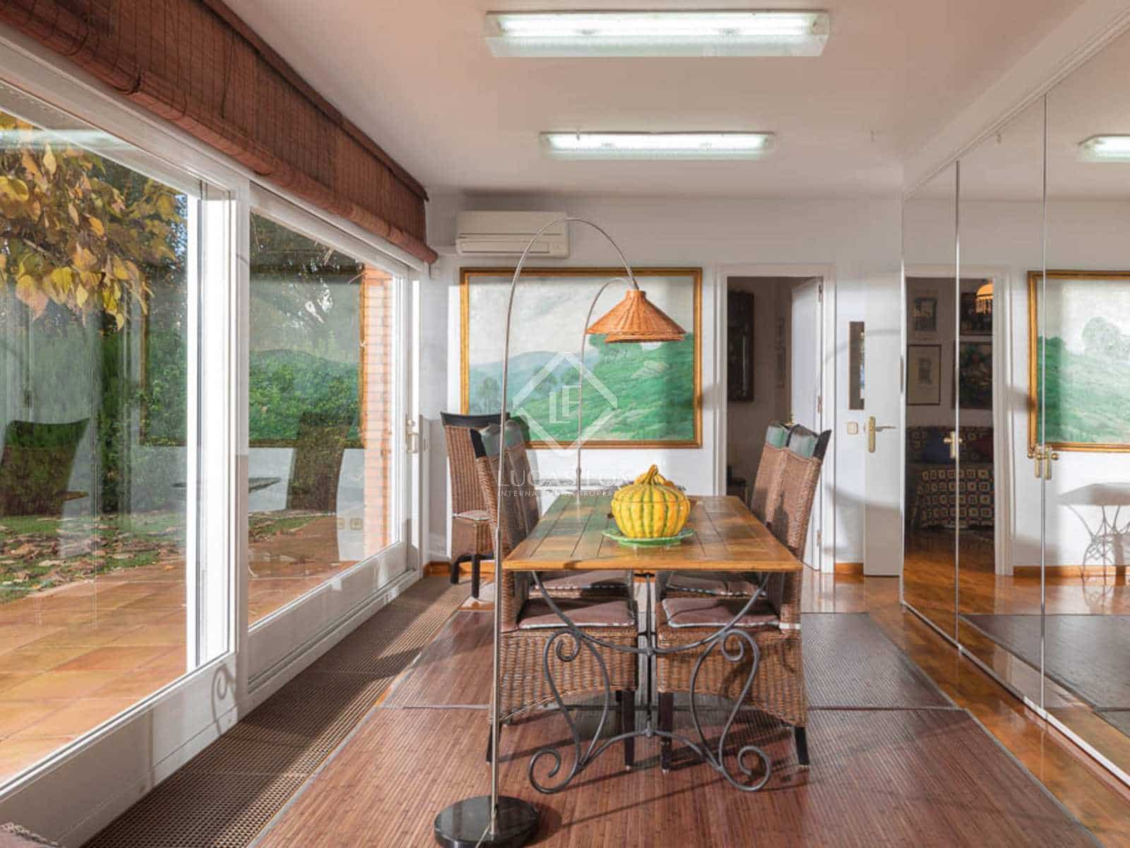 4 soveværelse Villa til salg i Girona by med garage - € 1.130.000 (Ref: 8329191)