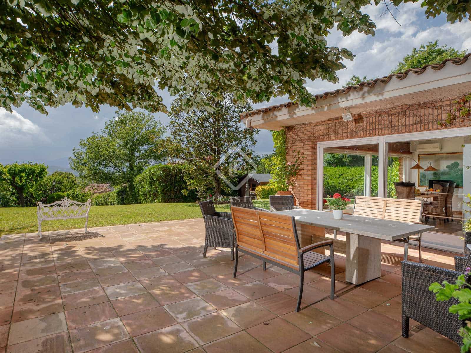 4 soveværelse Villa til salg i Girona by med garage - € 1.130.000 (Ref: 8329191)