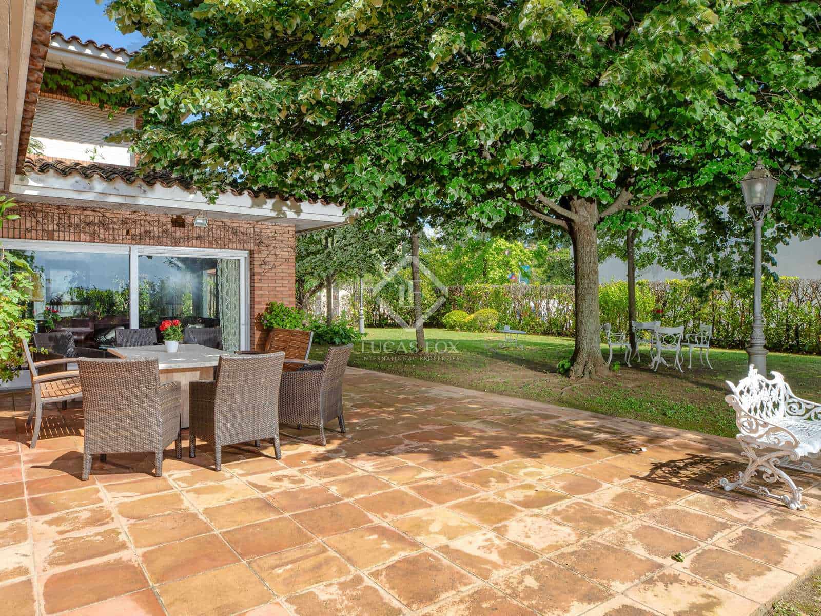 4 soveværelse Villa til salg i Girona by med garage - € 1.130.000 (Ref: 8329191)