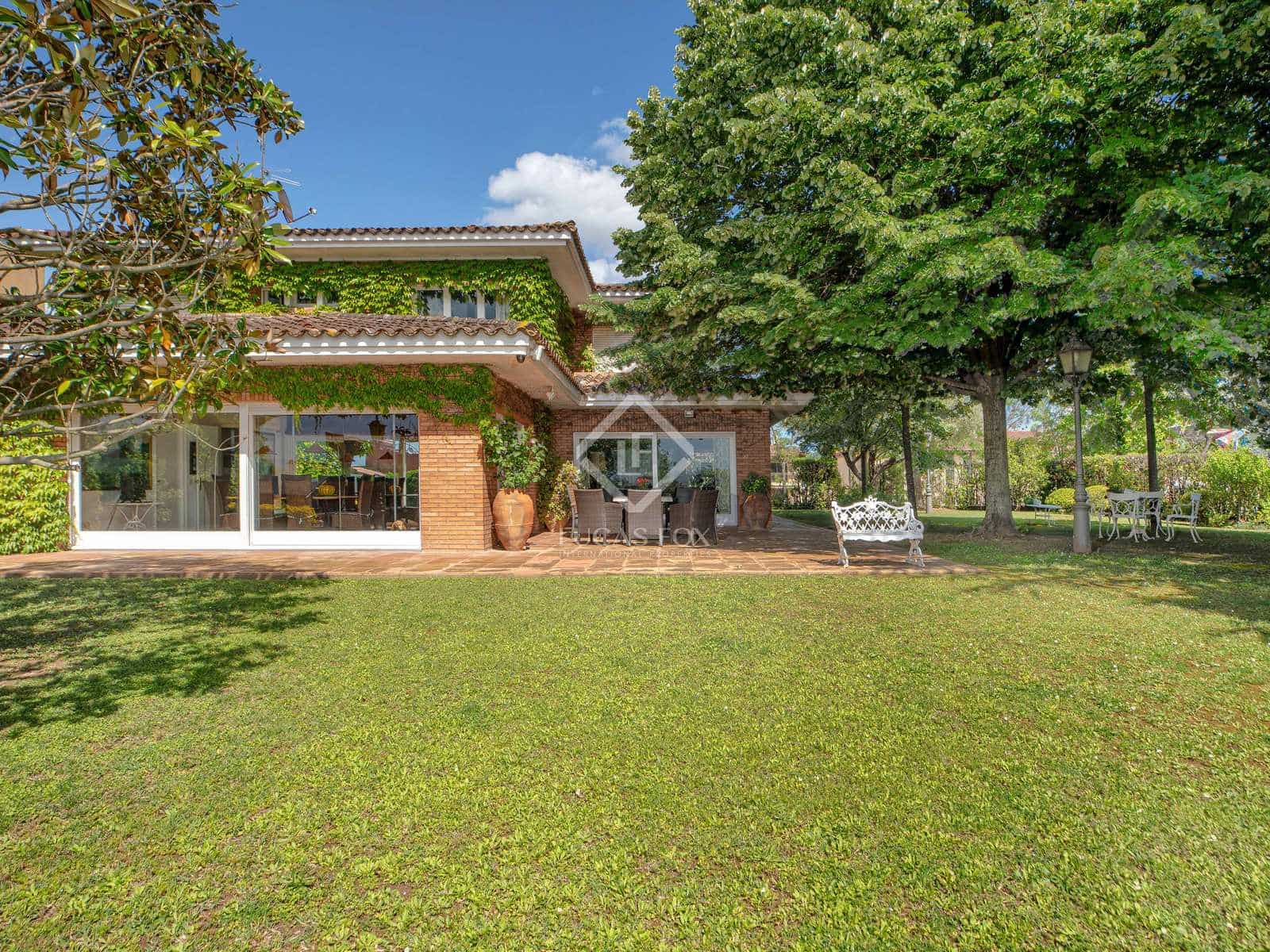 4 soveværelse Villa til salg i Girona by med garage - € 1.130.000 (Ref: 8329191)