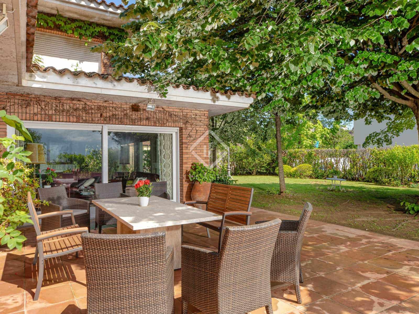 4 soveværelse Villa til salg i Girona by med garage - € 1.130.000 (Ref: 8329191)