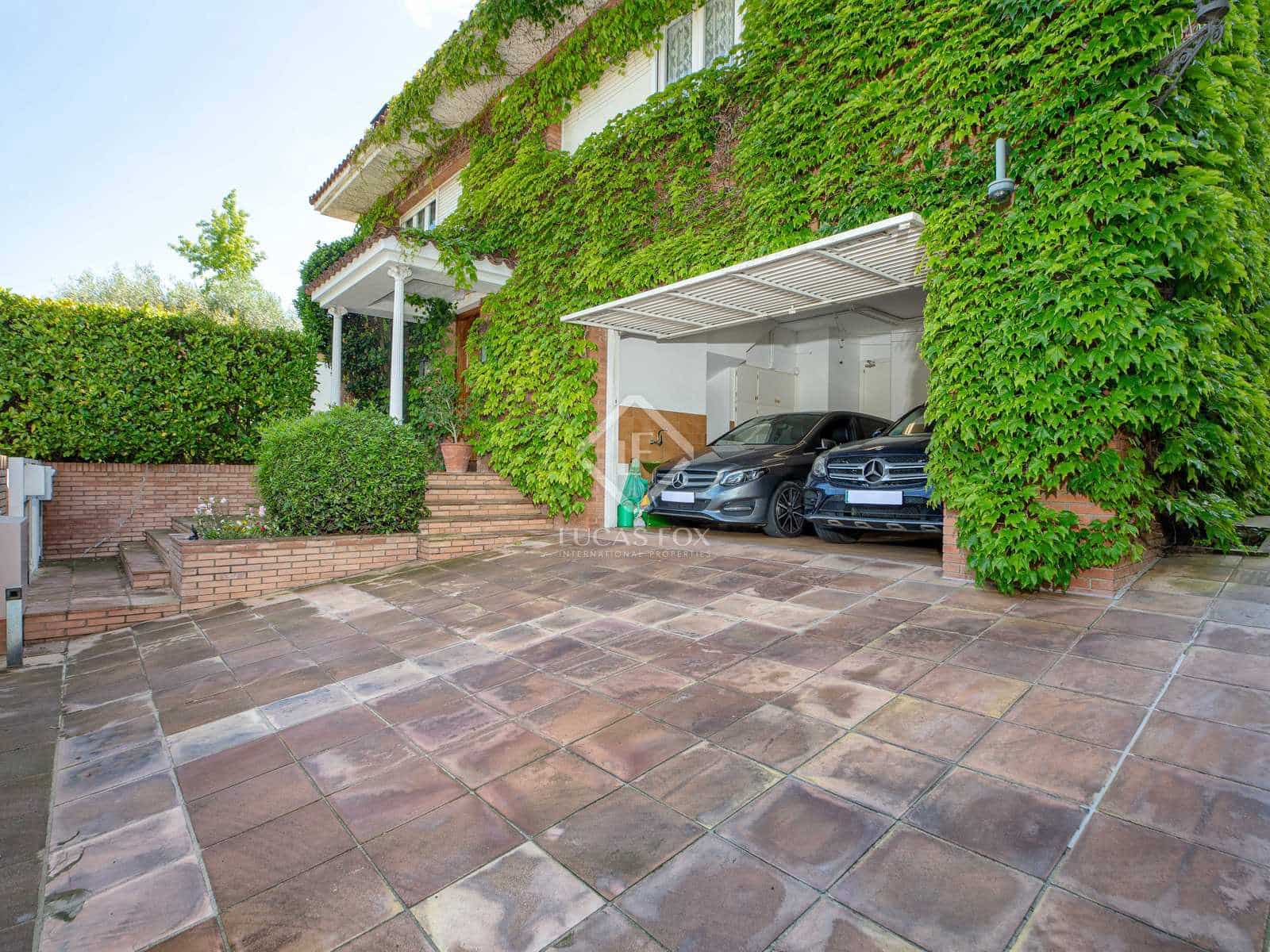 4 soveværelse Villa til salg i Girona by med garage - € 1.130.000 (Ref: 8329191)