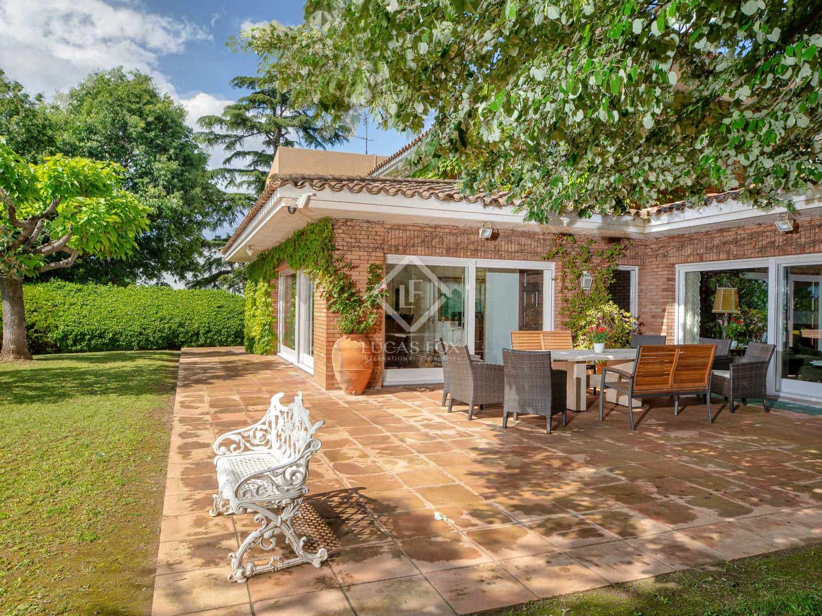 4 soveværelse Villa til salg i Girona by med garage - € 1.130.000 (Ref: 8329191)