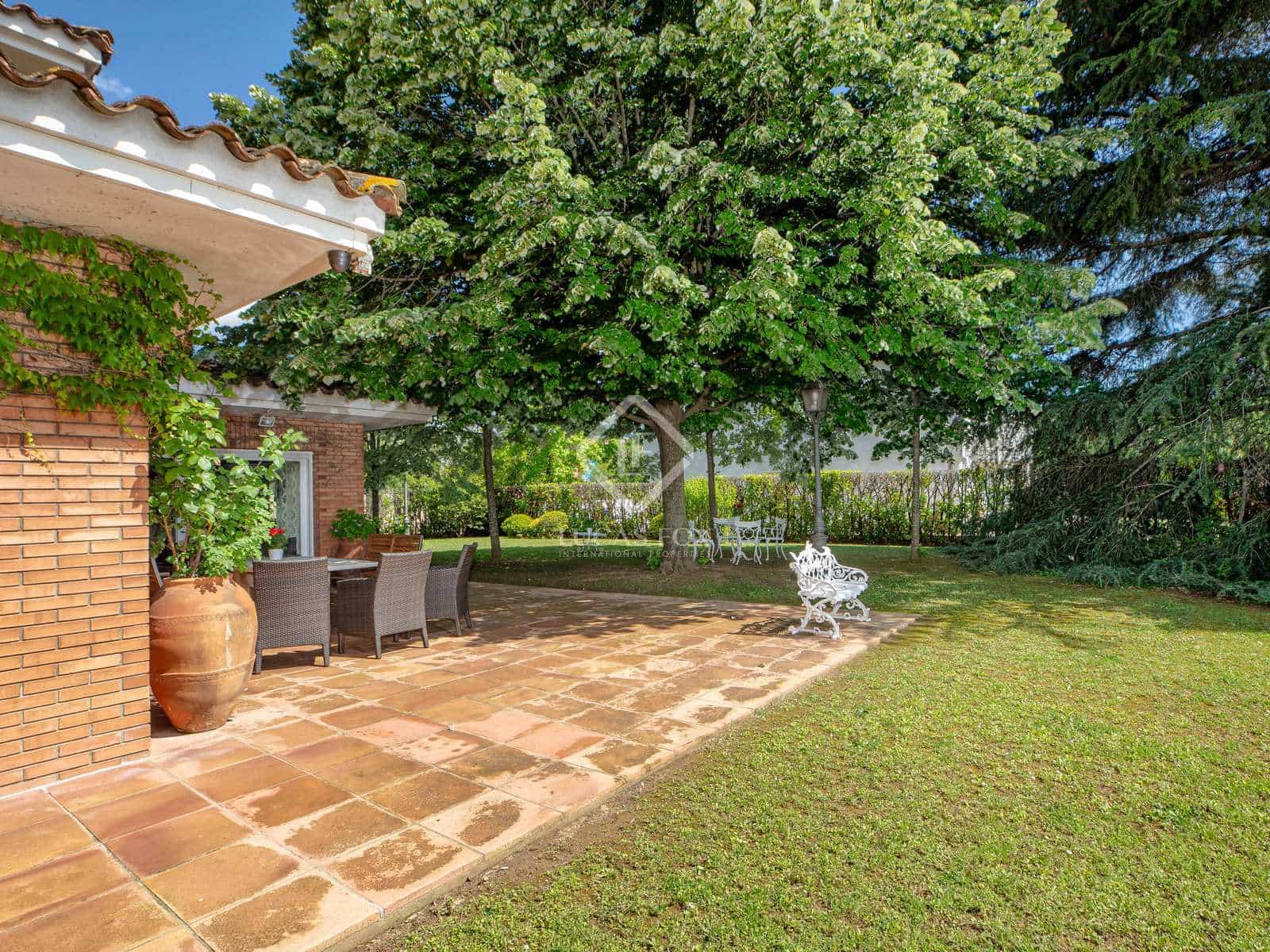 4 soveværelse Villa til salg i Girona by med garage - € 1.130.000 (Ref: 8329191)