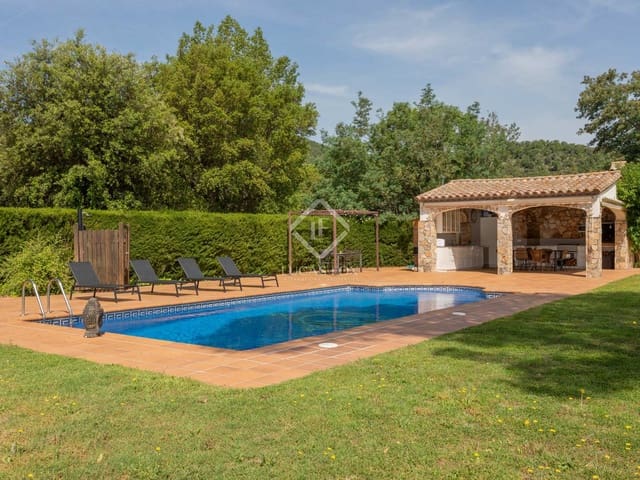 6 soverom Villa til salgs i Santa Cristina d'Aro med svømmebasseng garasje - € 995 000 (Ref: 8334394)