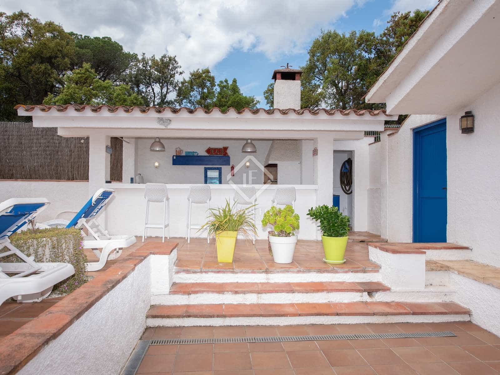 9 soverom Villa til salgs i Santa Cristina d'Aro med svømmebasseng garasje - € 1 600 000 (Ref: 8334395)