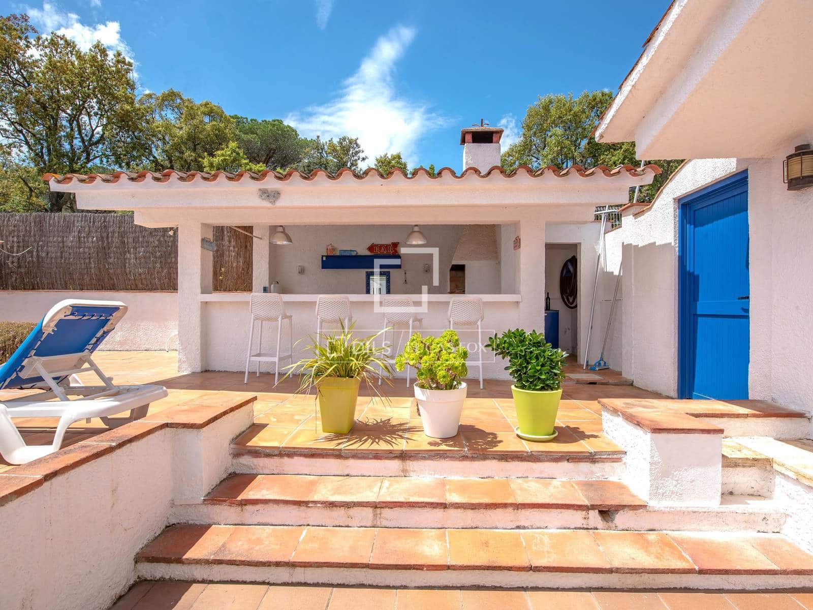 9 soverom Villa til salgs i Santa Cristina d'Aro med svømmebasseng garasje - € 1 600 000 (Ref: 8334395)
