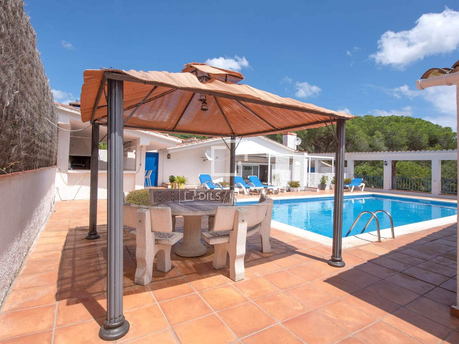 9 soverom Villa til salgs i Santa Cristina d'Aro med svømmebasseng garasje - € 1 600 000 (Ref: 8334395)