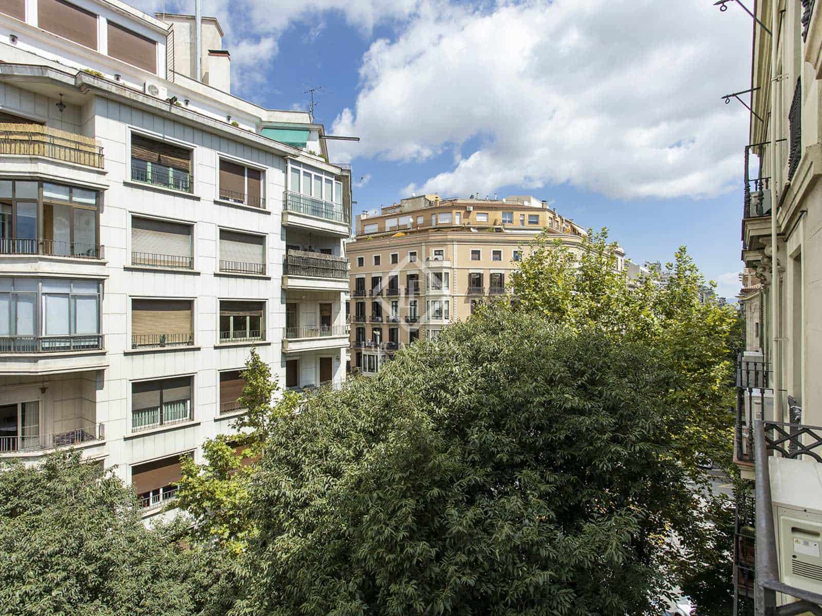3 bedroom Apartment for rent in Barcelona city - € 2,800 (Ref: 8335501)