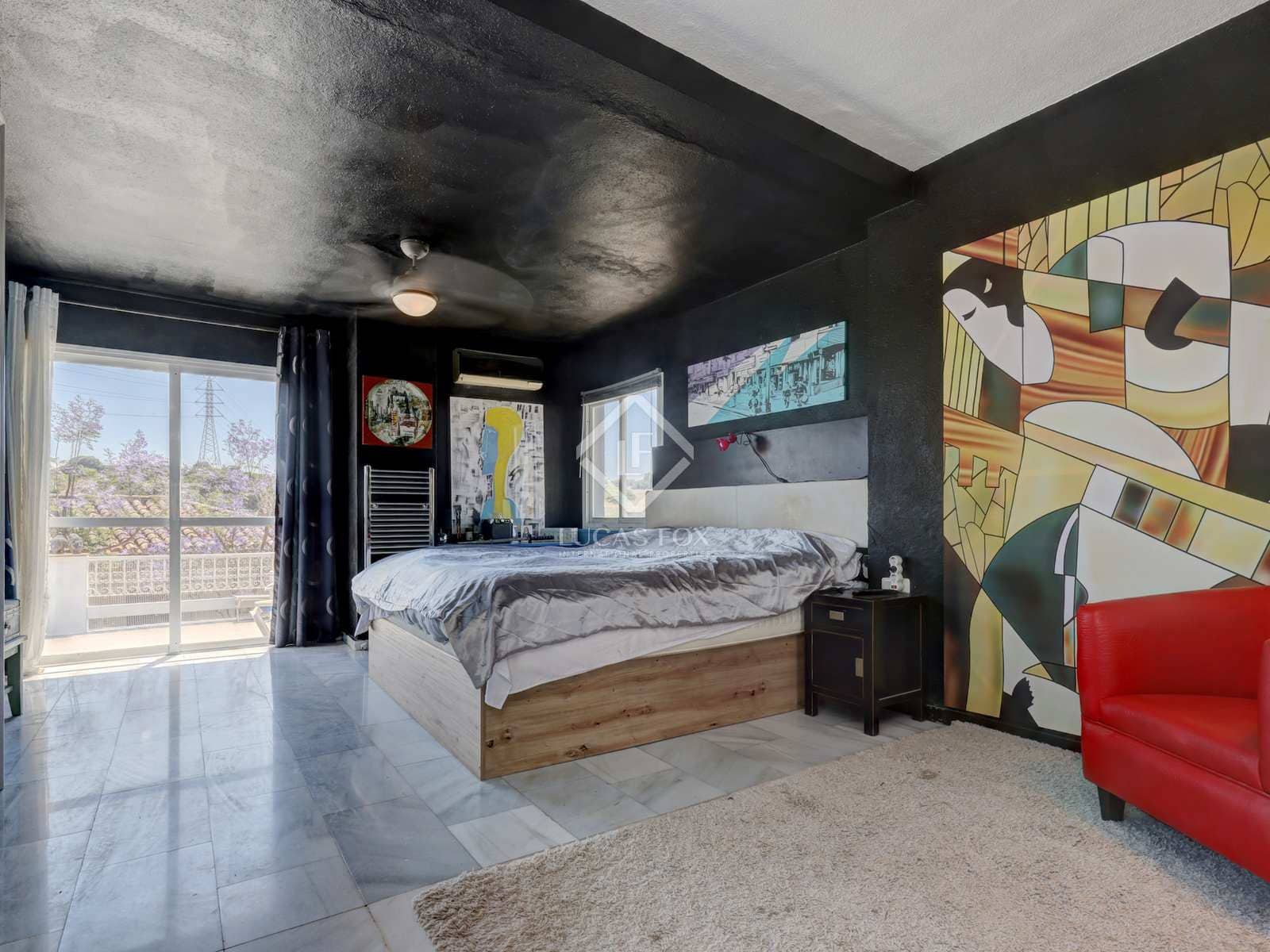 5 bedroom Villa for sale in Estepona with pool garage - € 730,000 (Ref: 8337164)