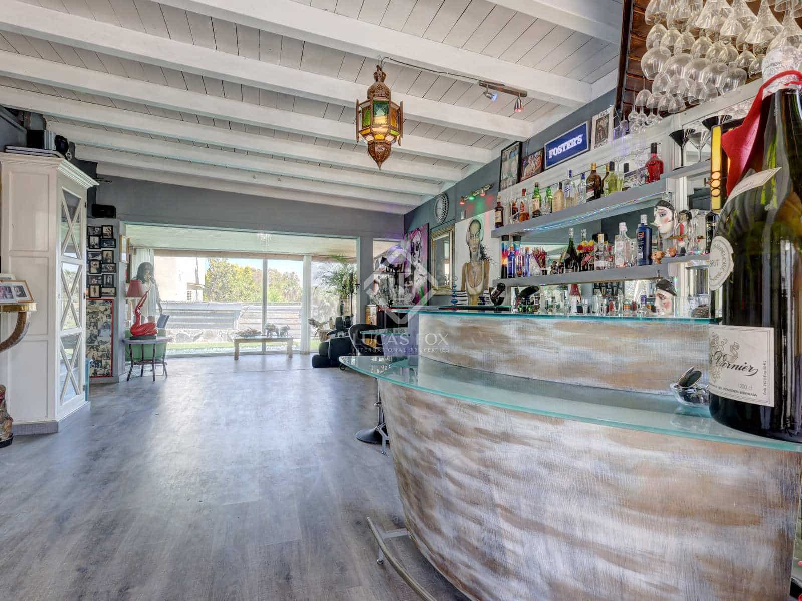 5 bedroom Villa for sale in Estepona with pool garage - € 730,000 (Ref: 8337164)