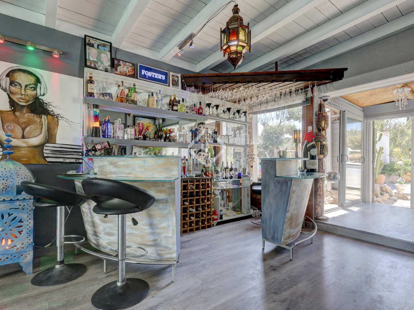 5 bedroom Villa for sale in Estepona with pool garage - € 730,000 (Ref: 8337164)