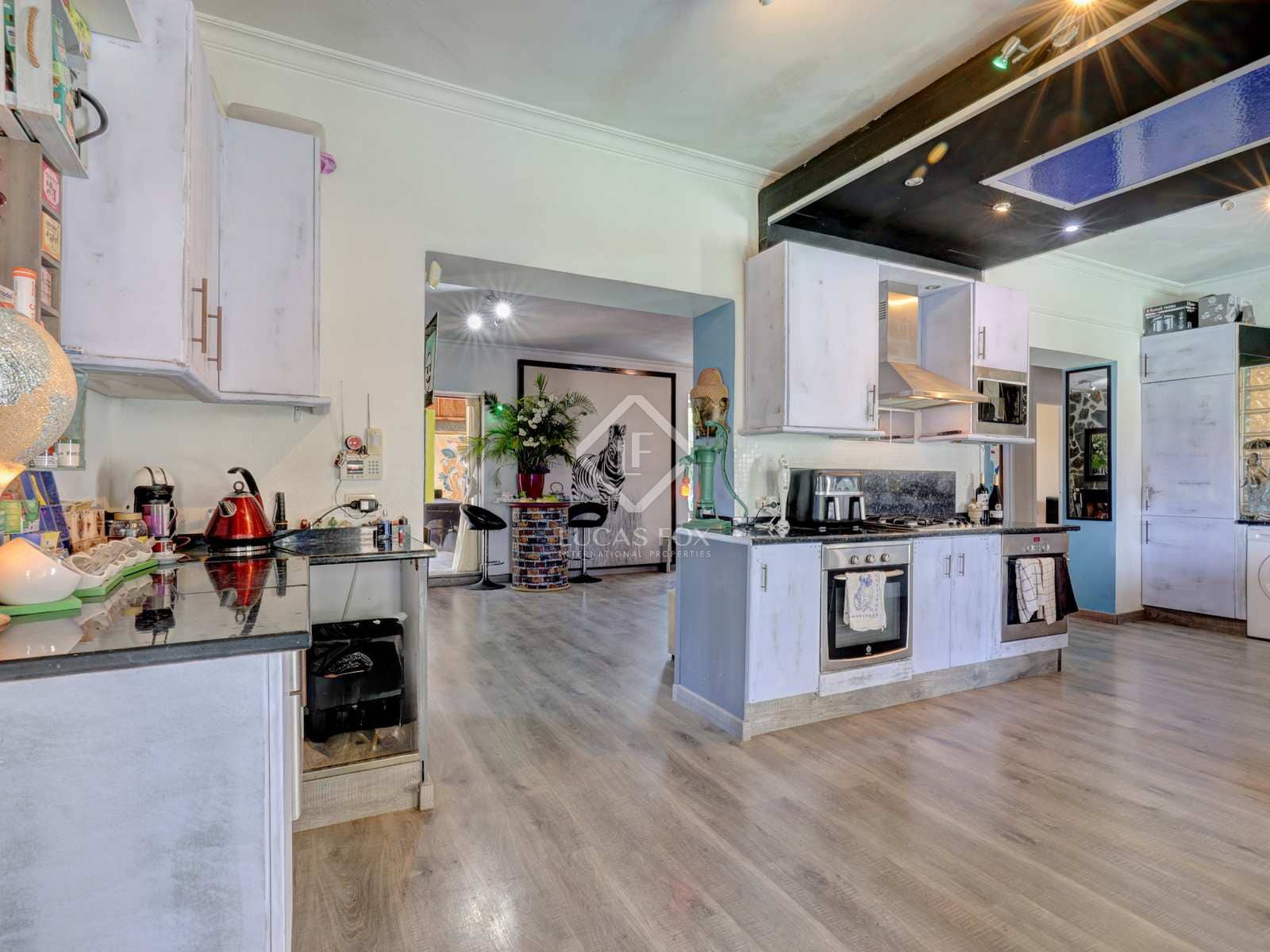 5 bedroom Villa for sale in Estepona with pool garage - € 730,000 (Ref: 8337164)