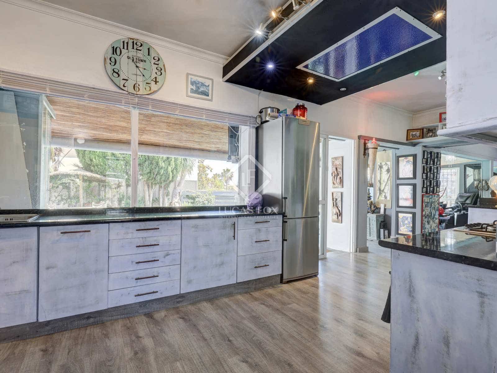 5 bedroom Villa for sale in Estepona with pool garage - € 730,000 (Ref: 8337164)