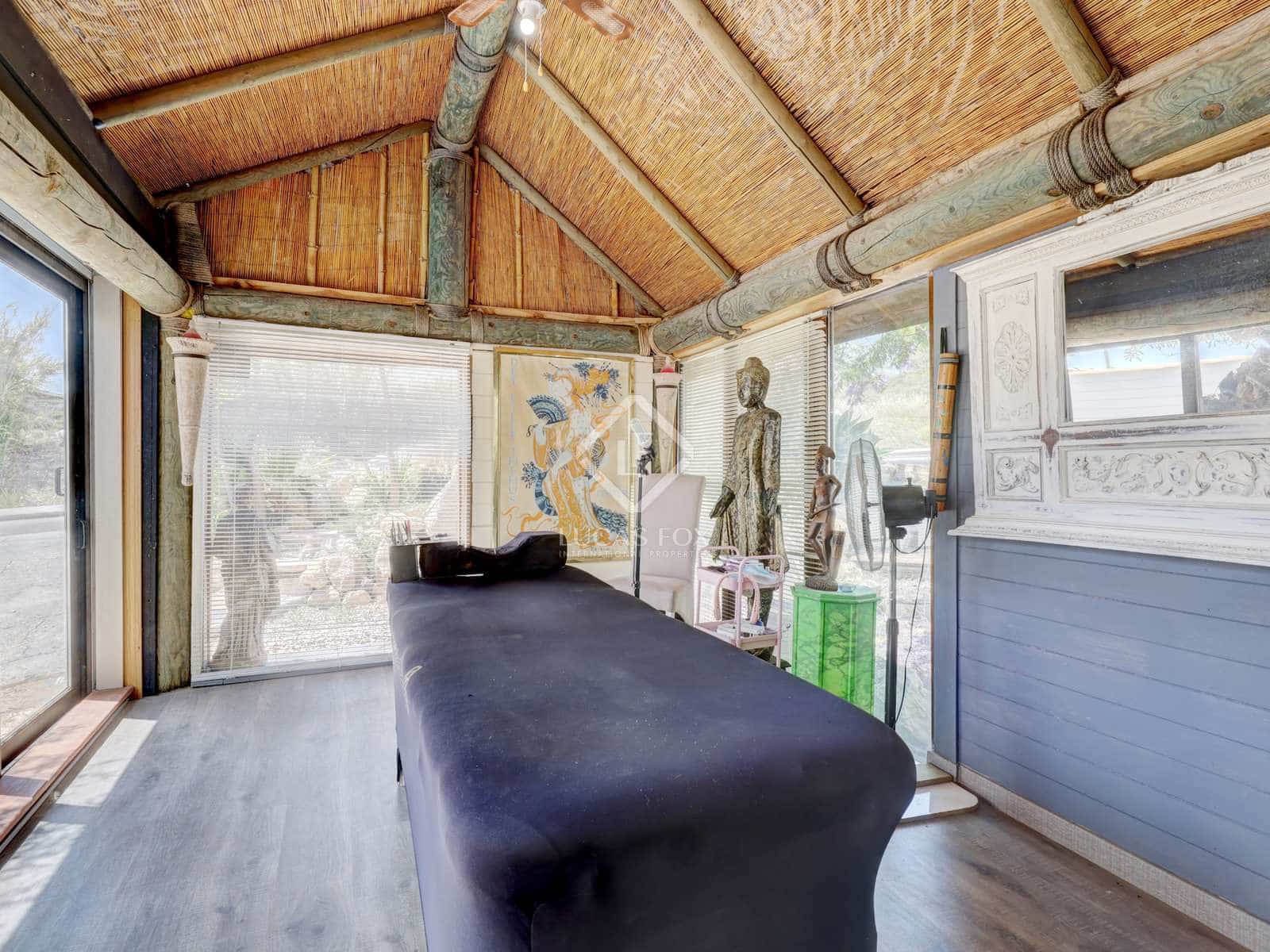 5 bedroom Villa for sale in Estepona with pool garage - € 730,000 (Ref: 8337164)