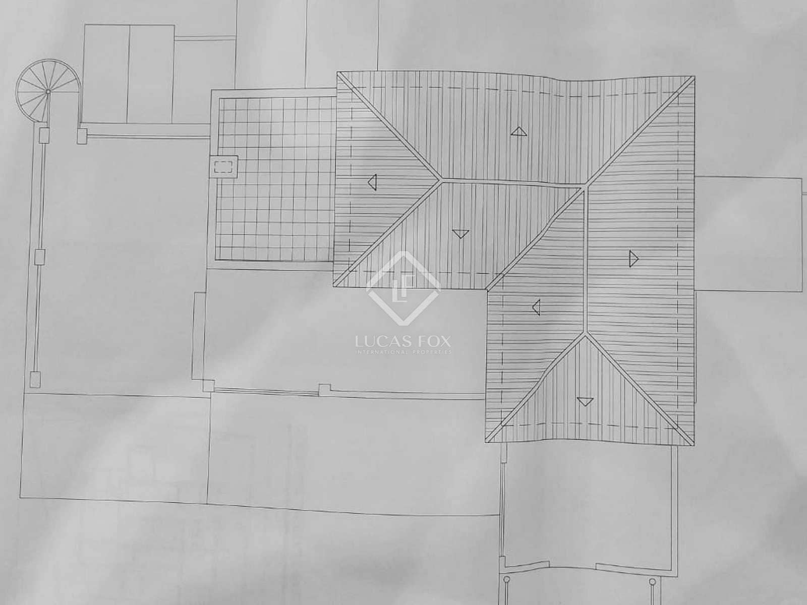 5 bedroom Villa for sale in Estepona with pool garage - € 730,000 (Ref: 8337164)