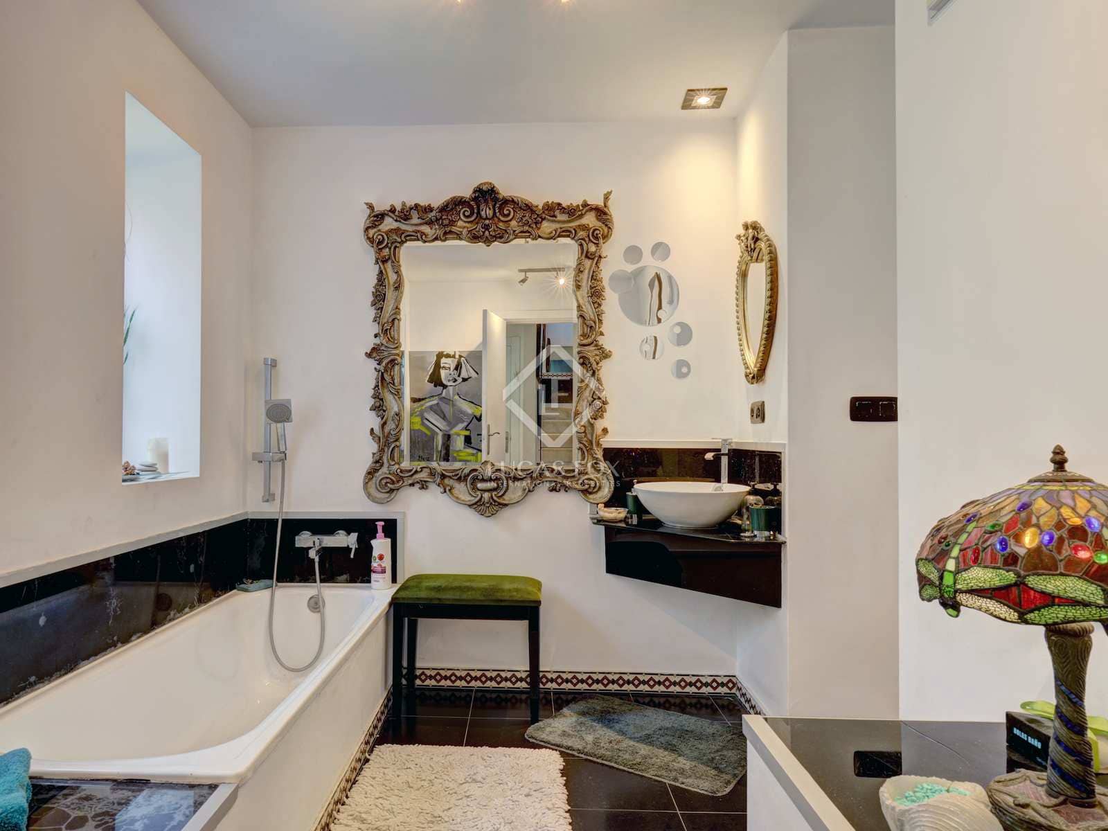 5 bedroom Villa for sale in Estepona with pool garage - € 730,000 (Ref: 8337164)