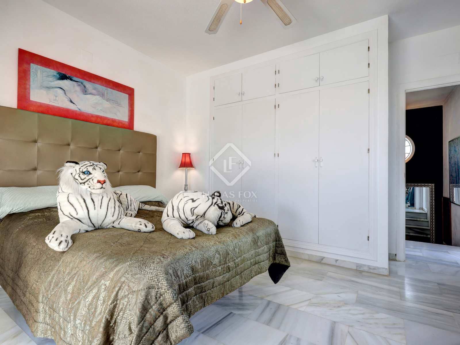 5 bedroom Villa for sale in Estepona with pool garage - € 730,000 (Ref: 8337164)