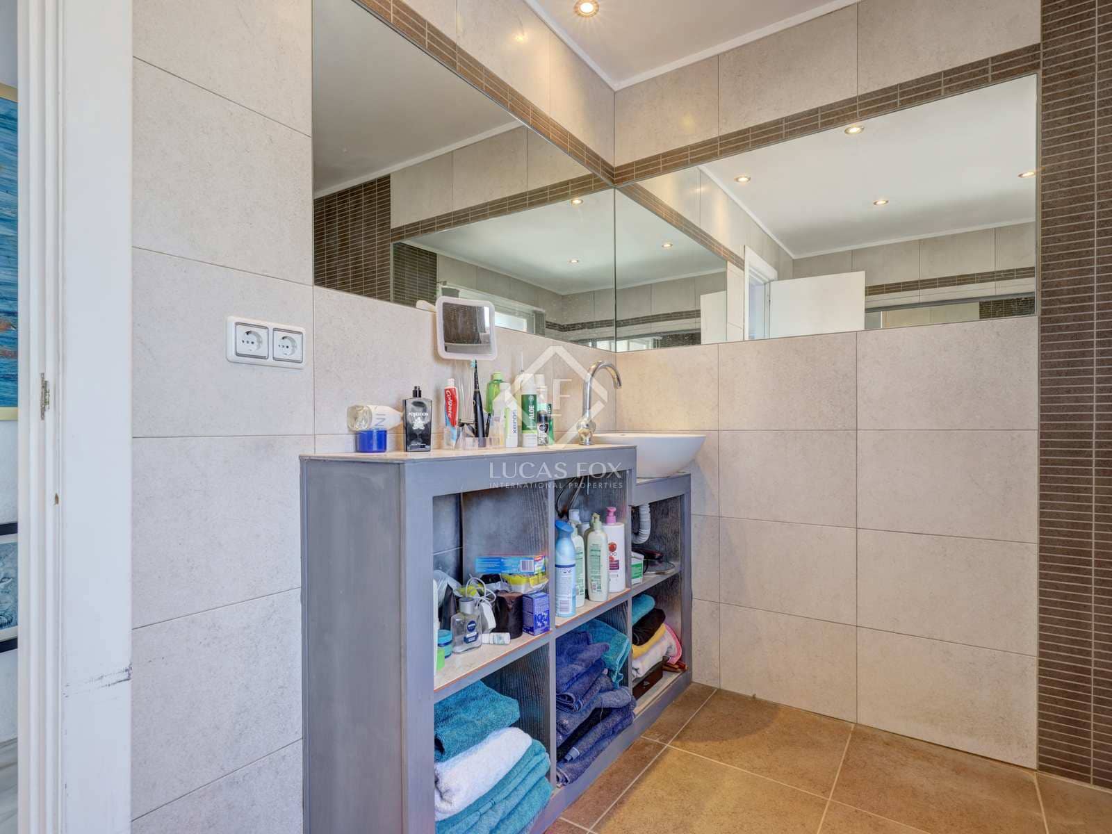 5 bedroom Villa for sale in Estepona with pool garage - € 730,000 (Ref: 8337164)