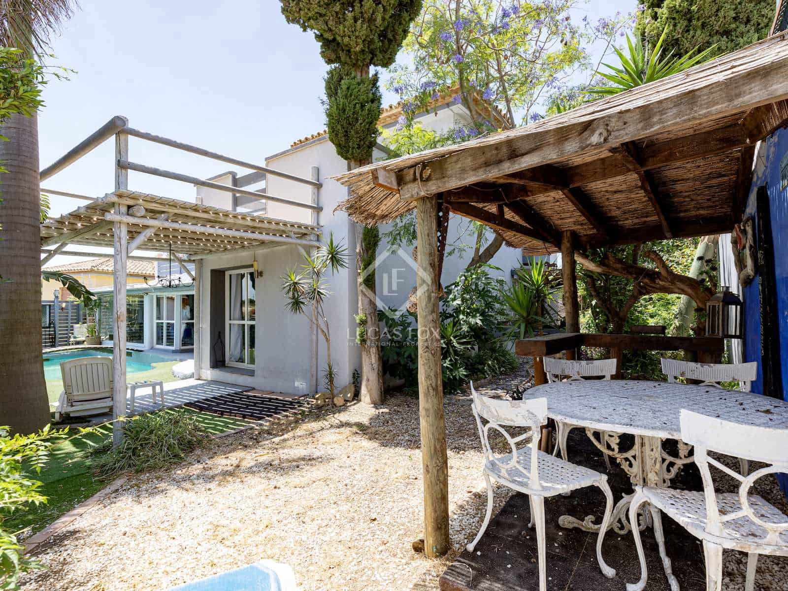 5 bedroom Villa for sale in Estepona with pool garage - € 730,000 (Ref: 8337164)