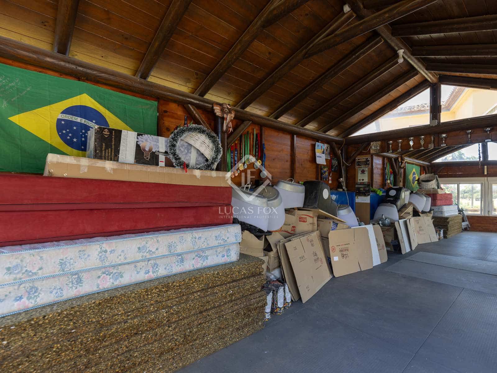 5 bedroom Villa for sale in Estepona with pool garage - € 730,000 (Ref: 8337164)