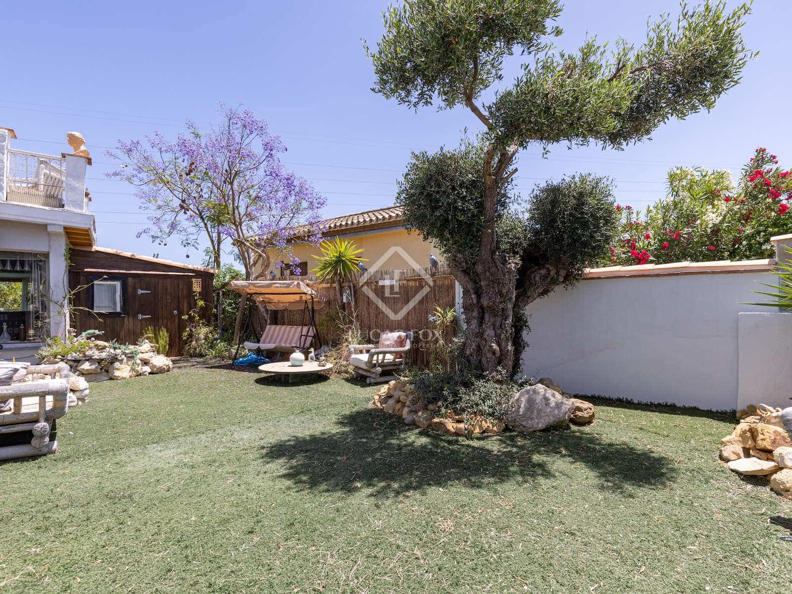 5 bedroom Villa for sale in Estepona with pool garage - € 730,000 (Ref: 8337164)