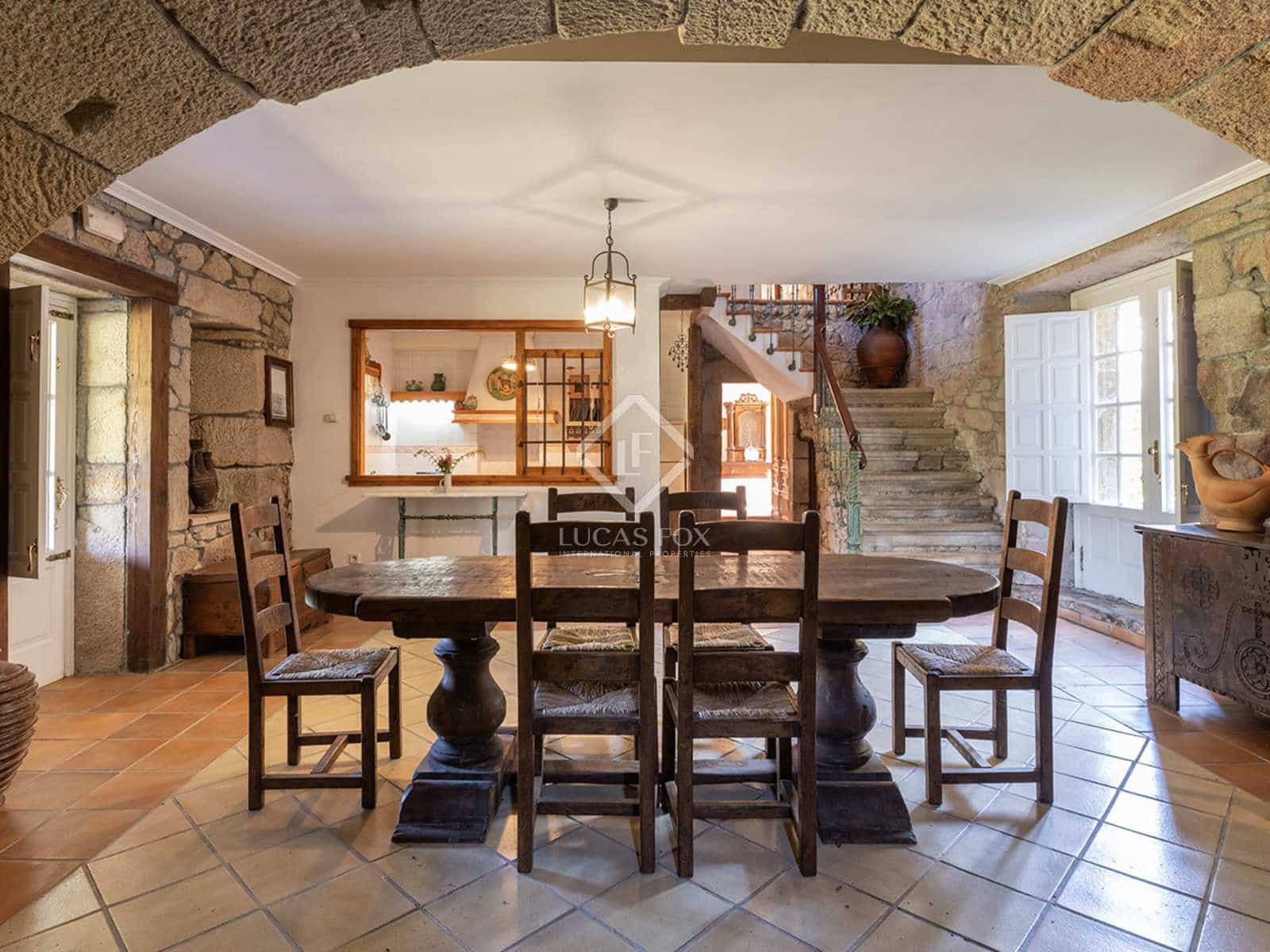 6 slaapkamer Villa te koop in Morana met garage - € 690.000 (Ref: 8340307)