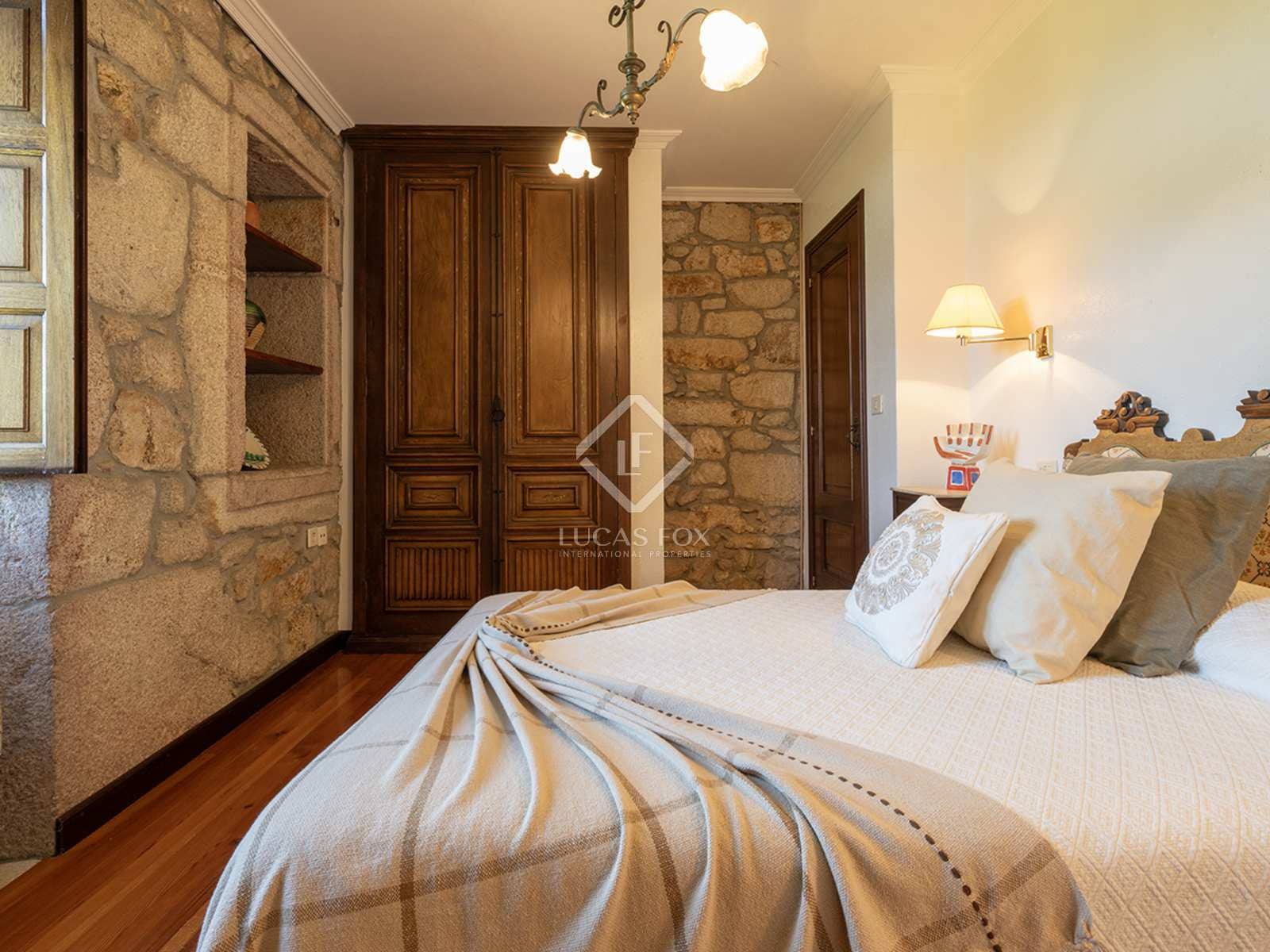 6 slaapkamer Villa te koop in Morana met garage - € 690.000 (Ref: 8340307)