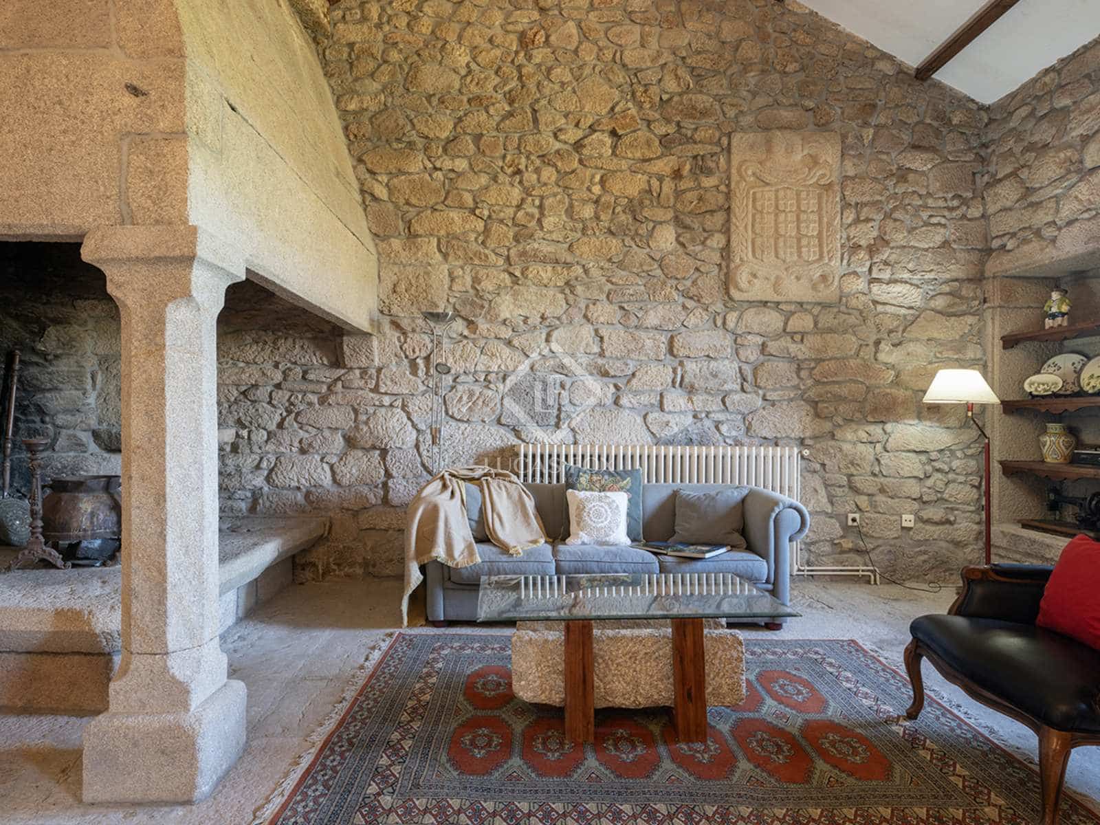 6 slaapkamer Villa te koop in Morana met garage - € 690.000 (Ref: 8340307)