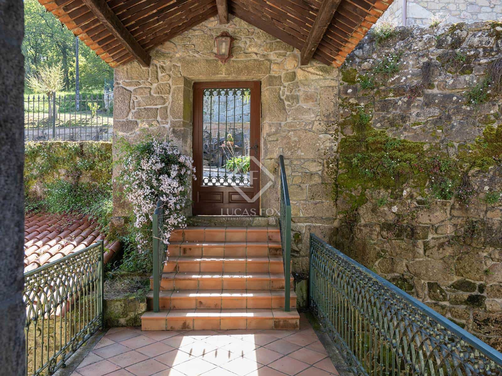 6 slaapkamer Villa te koop in Morana met garage - € 690.000 (Ref: 8340307)