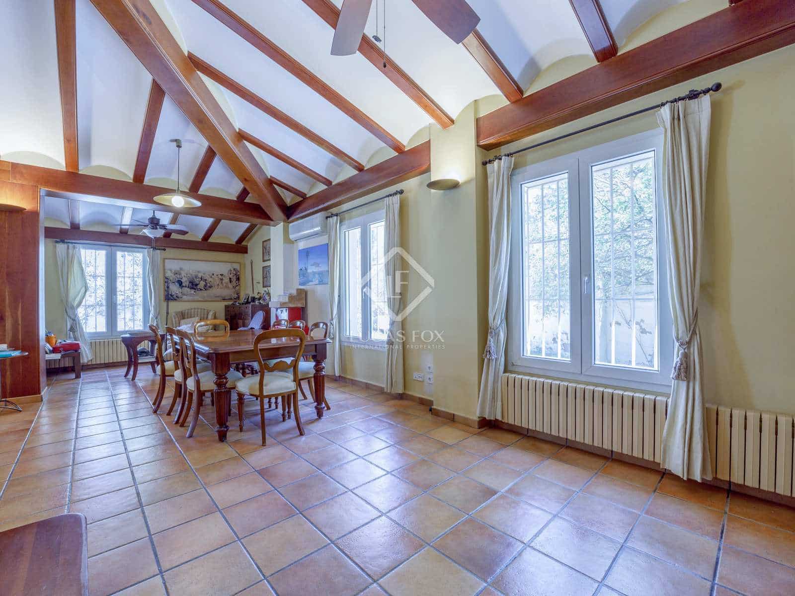 5 soveværelse Finca/Landehus til salg i Betera med swimmingpool garage - € 1.500.000 (Ref: 8341826)