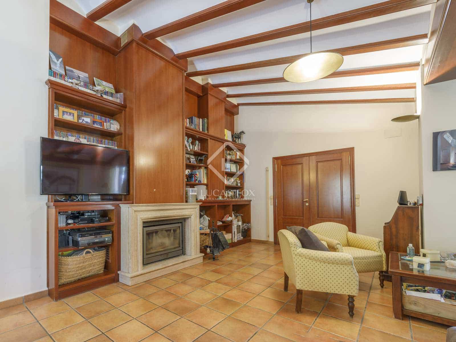 5 soveværelse Finca/Landehus til salg i Betera med swimmingpool garage - € 1.500.000 (Ref: 8341826)