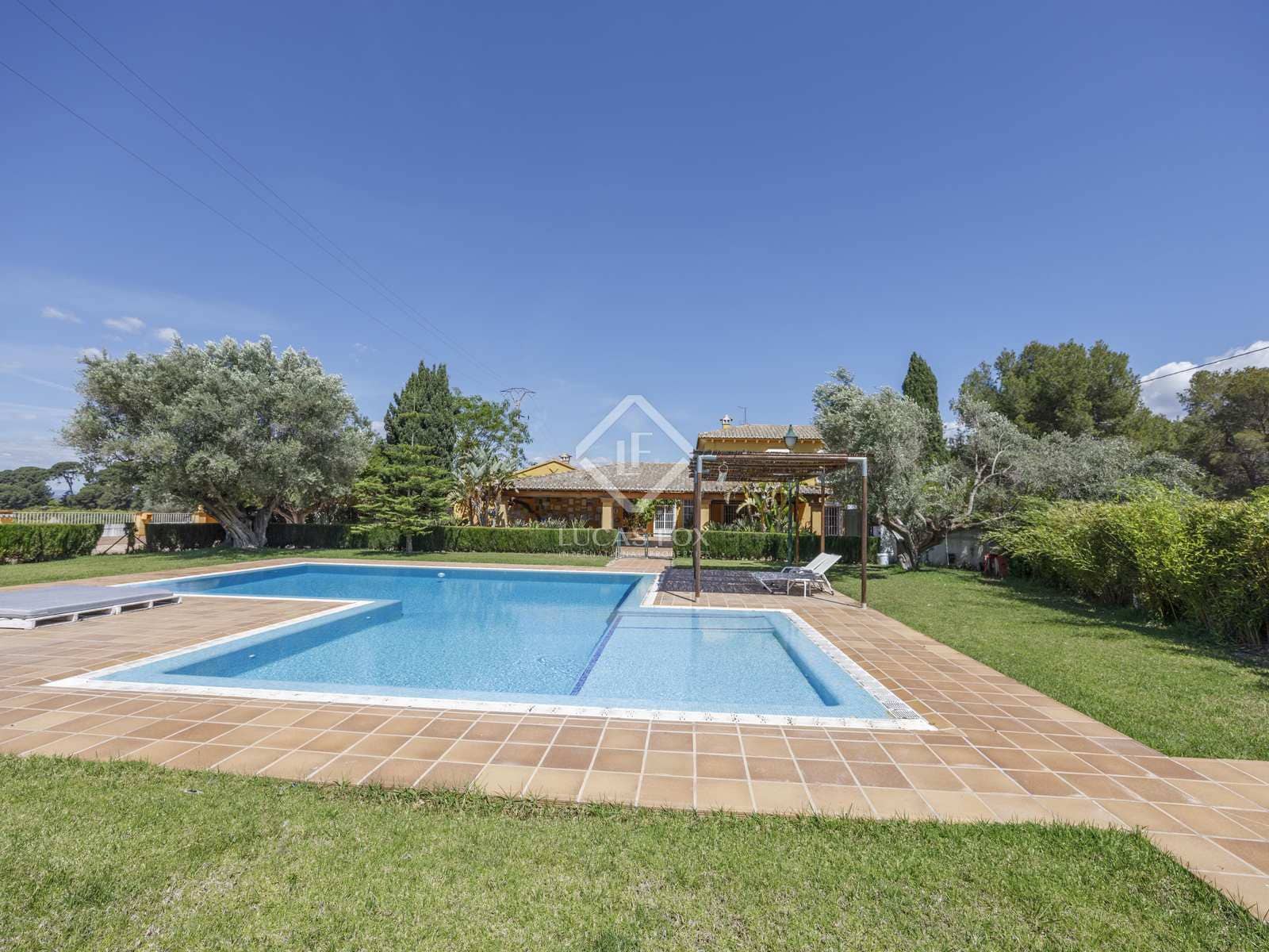 5 soveværelse Finca/Landehus til salg i Betera med swimmingpool garage - € 1.300.000 (Ref: 8341826)