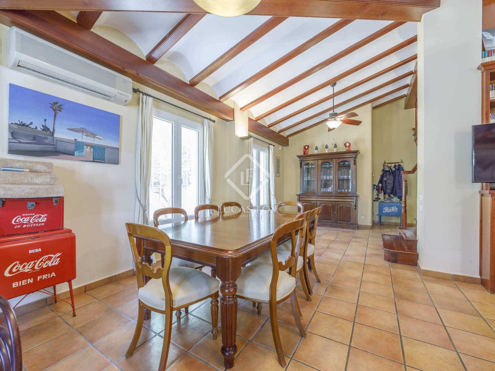 5 soveværelse Finca/Landehus til salg i Betera med swimmingpool garage - € 1.500.000 (Ref: 8341826)