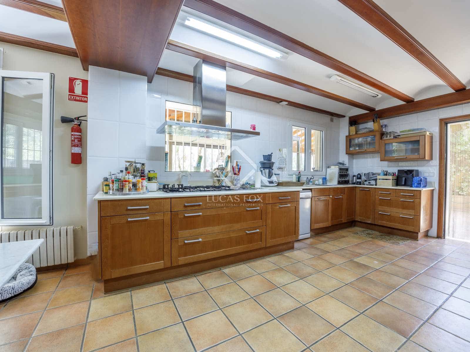 5 soveværelse Finca/Landehus til salg i Betera med swimmingpool garage - € 1.500.000 (Ref: 8341826)