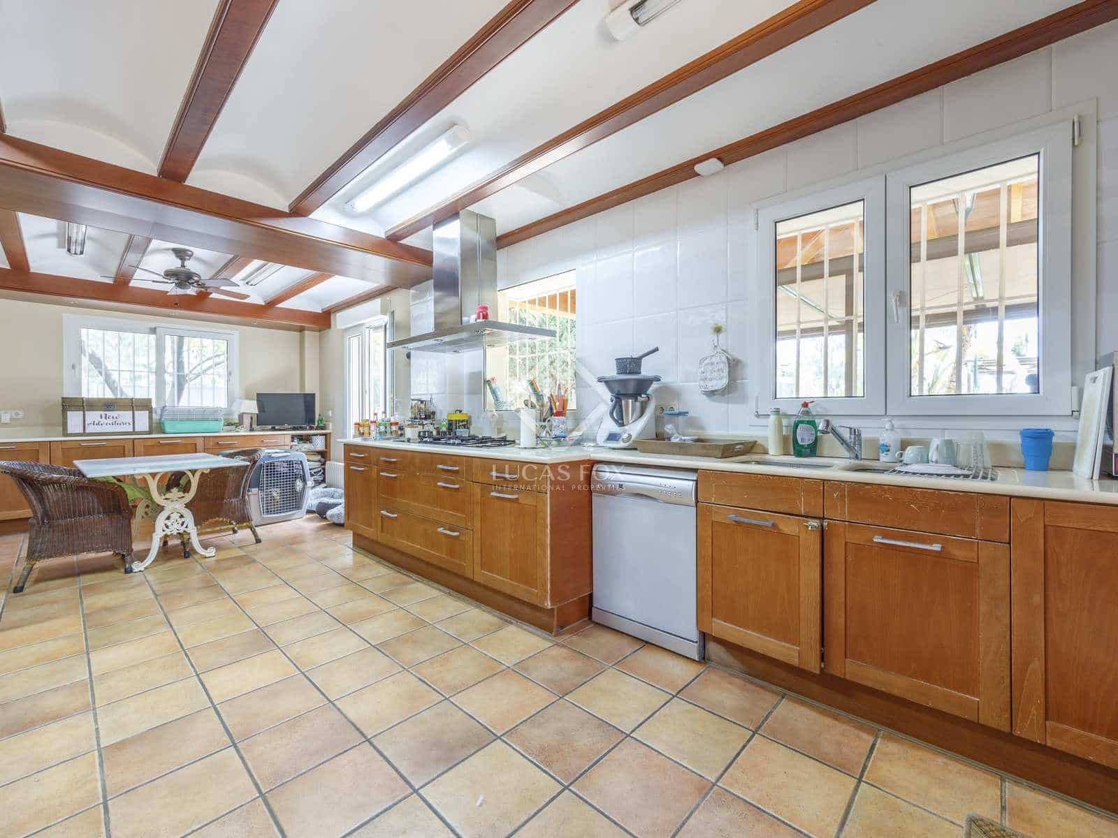 5 soveværelse Finca/Landehus til salg i Betera med swimmingpool garage - € 1.500.000 (Ref: 8341826)