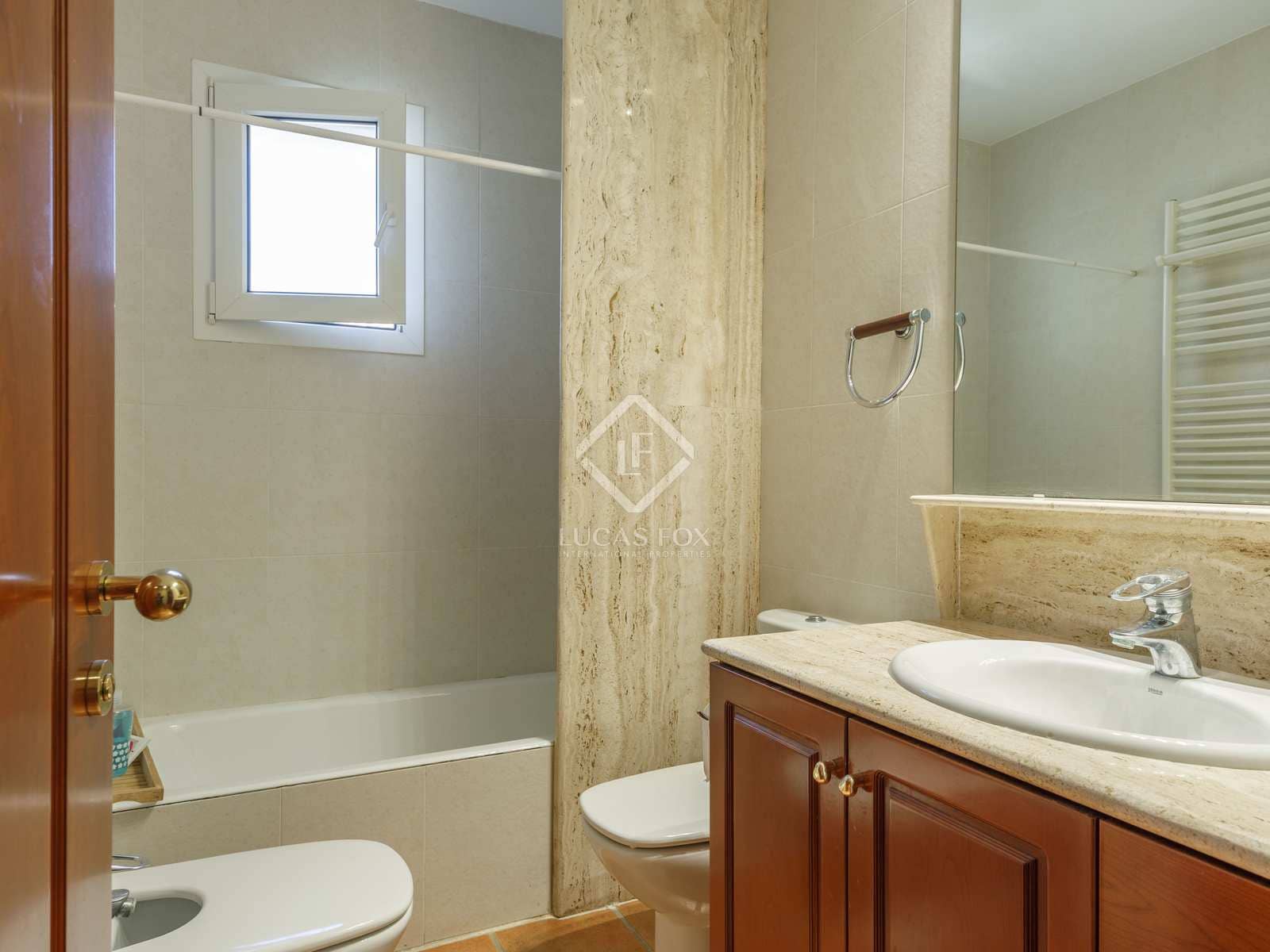 5 soveværelse Finca/Landehus til salg i Betera med swimmingpool garage - € 1.500.000 (Ref: 8341826)