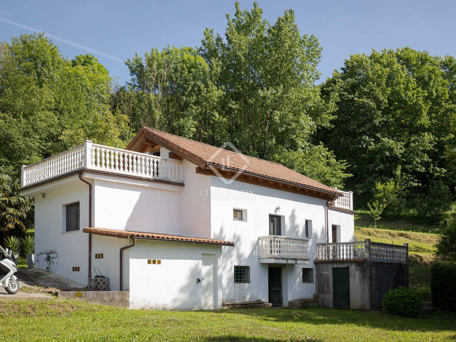 2 bedroom Finca/Country House for sale in Donostia-San Sebastian with garage - € 700,000 (Ref: 8343624)