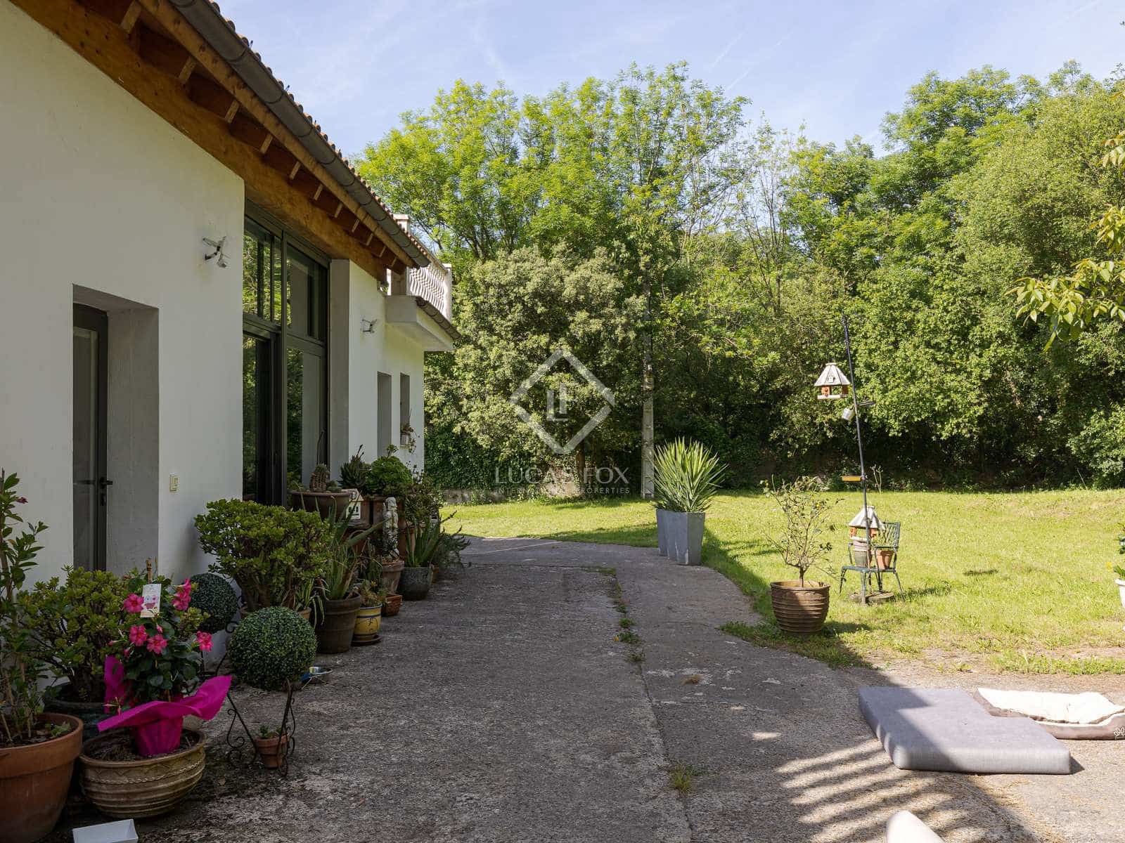 2 bedroom Finca/Country House for sale in Donostia-San Sebastian with garage - € 700,000 (Ref: 8343624)