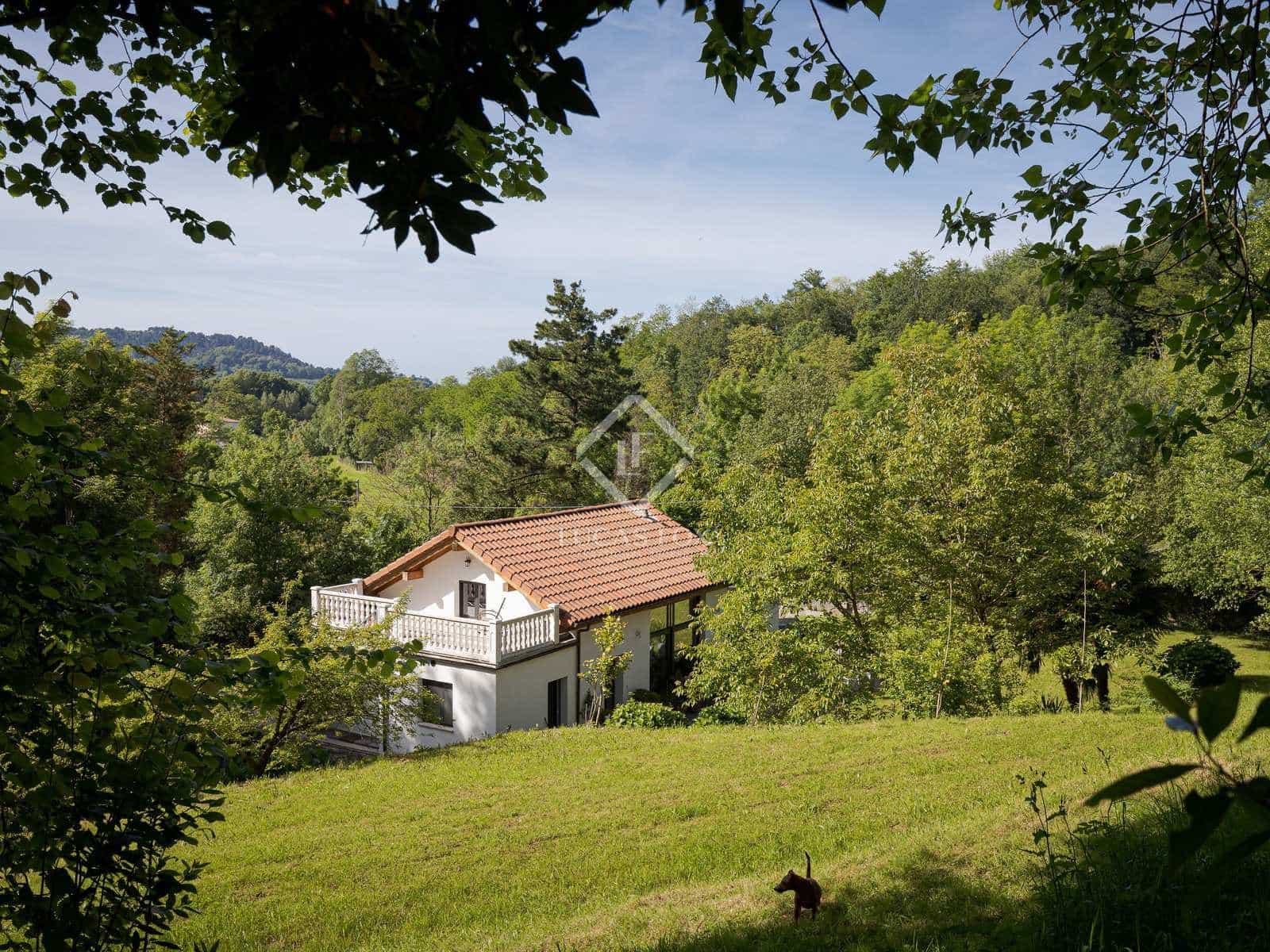 2 bedroom Finca/Country House for sale in Donostia-San Sebastian with garage - € 700,000 (Ref: 8343624)