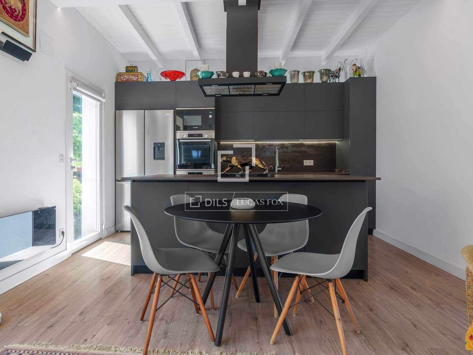 2 bedroom Finca/Country House for sale in Donostia-San Sebastian with garage - € 700,000 (Ref: 8343624)