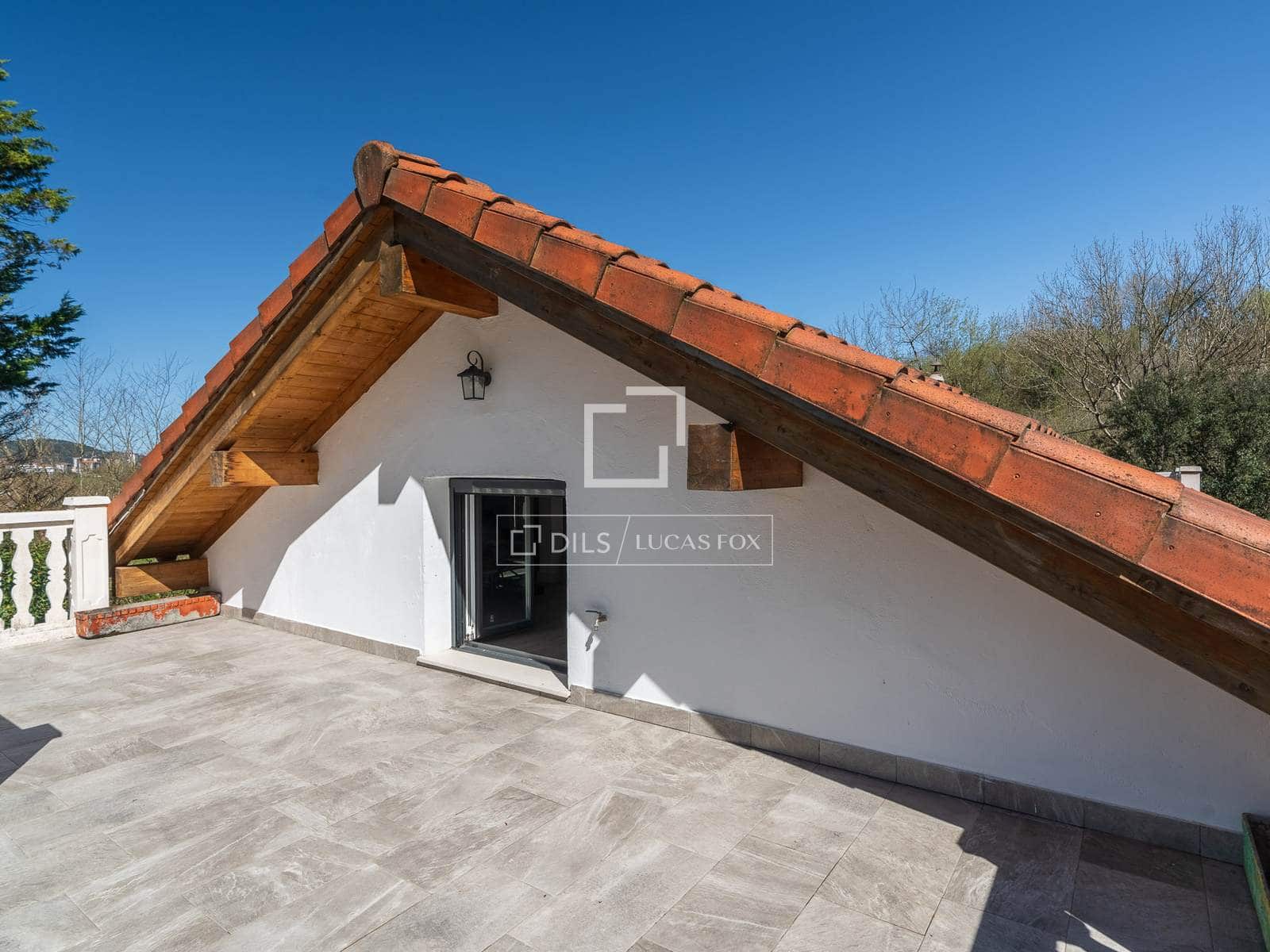 2 bedroom Finca/Country House for sale in Donostia-San Sebastian with garage - € 700,000 (Ref: 8343624)