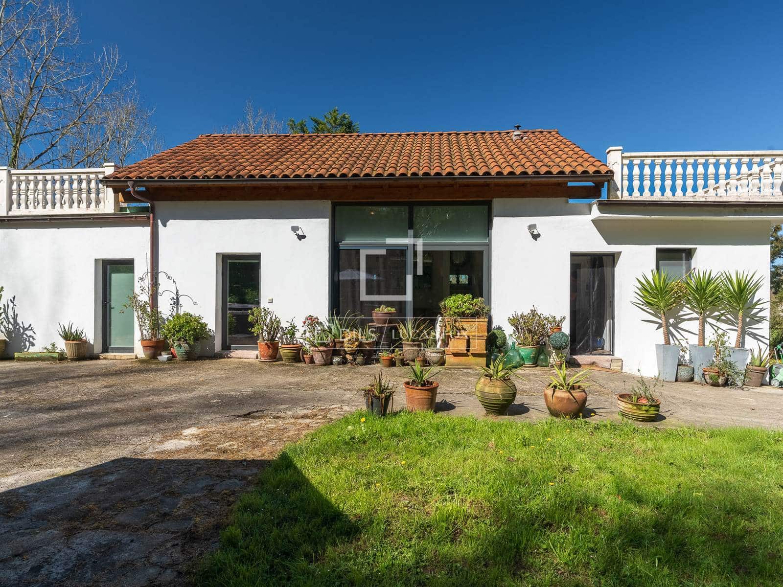 2 bedroom Finca/Country House for sale in Donostia-San Sebastian with garage - € 700,000 (Ref: 8343624)