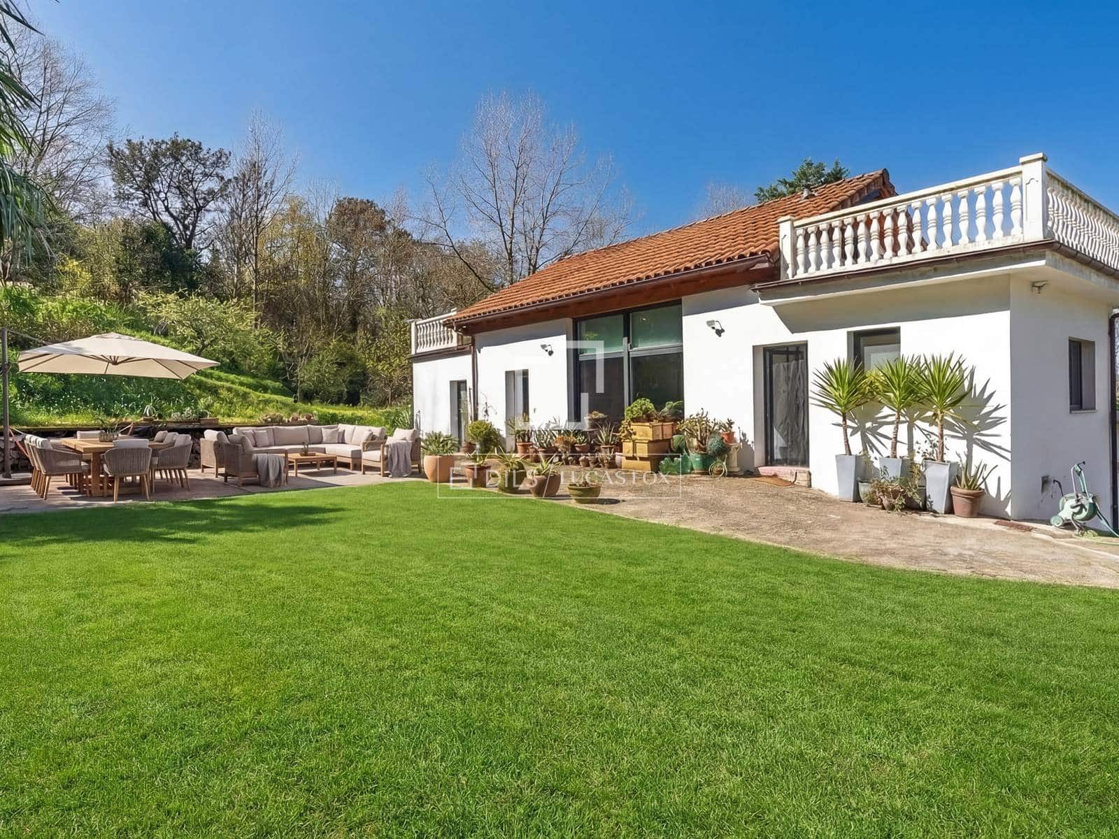 2 bedroom Finca/Country House for sale in Donostia-San Sebastian with garage - € 700,000 (Ref: 8343624)