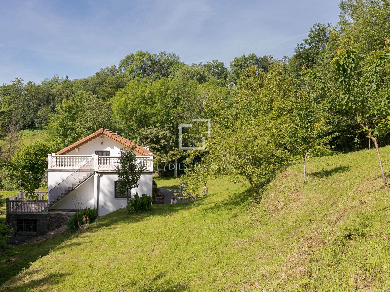 2 bedroom Finca/Country House for sale in Donostia-San Sebastian with garage - € 700,000 (Ref: 8343624)