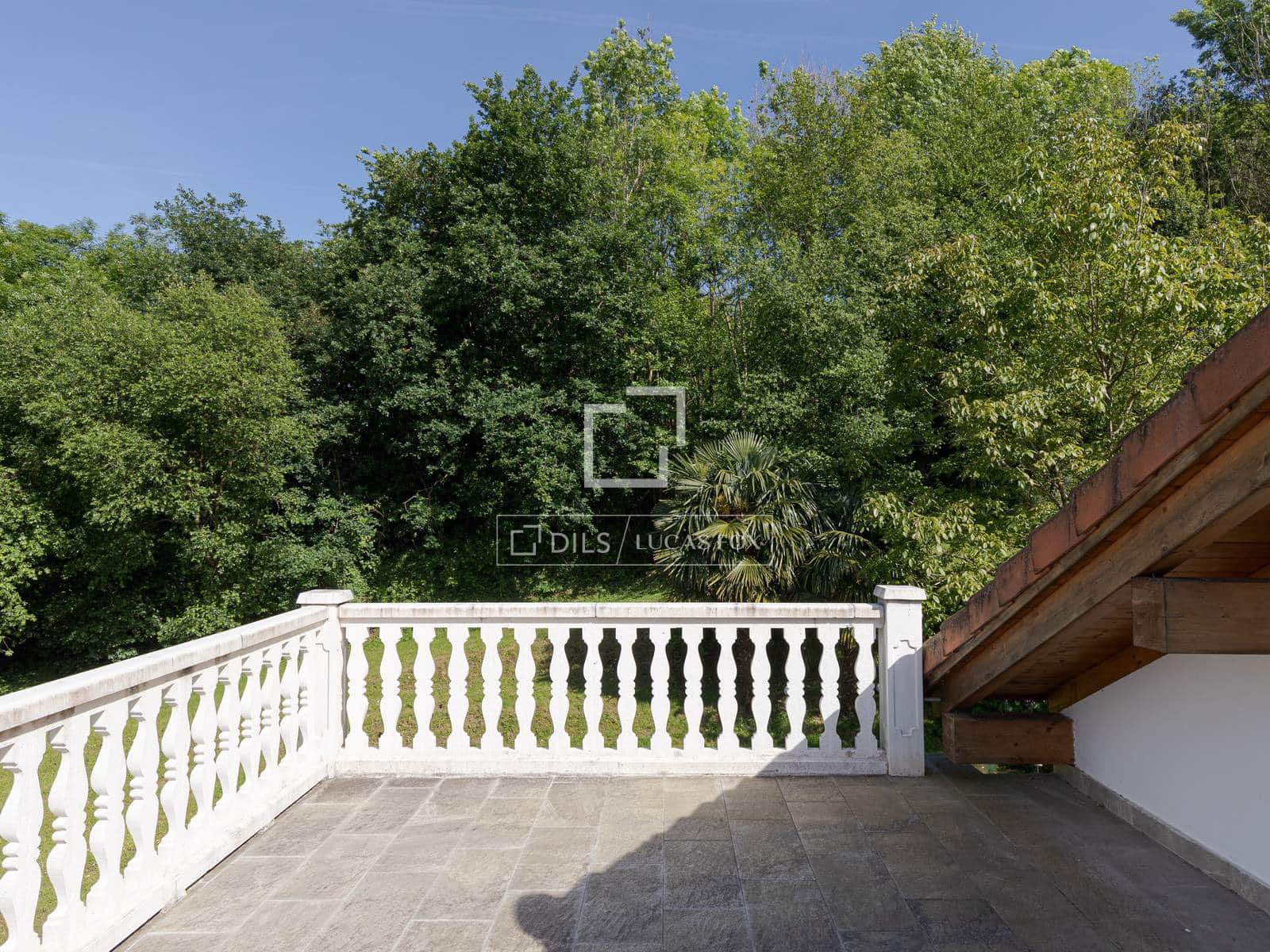 2 bedroom Finca/Country House for sale in Donostia-San Sebastian with garage - € 700,000 (Ref: 8343624)