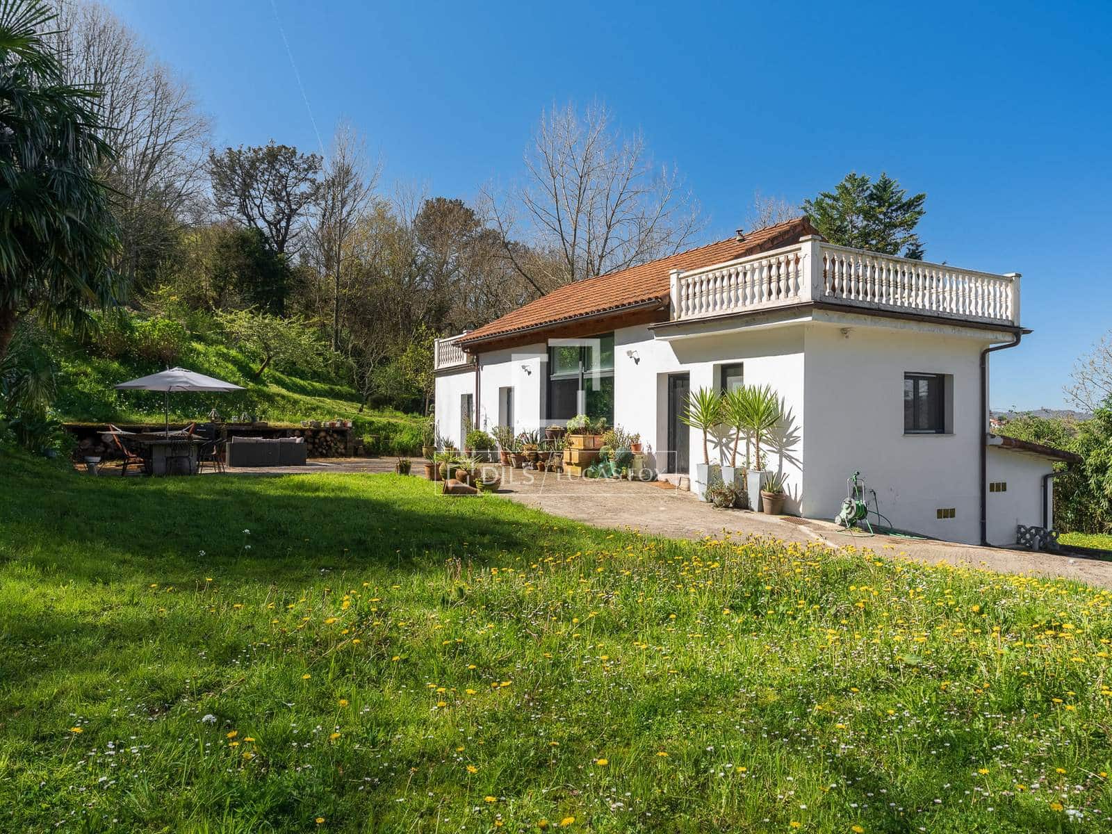 2 bedroom Finca/Country House for sale in Donostia-San Sebastian with garage - € 700,000 (Ref: 8343624)